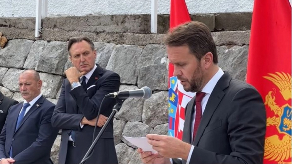 Otvaranje sramne ploče u Morinju