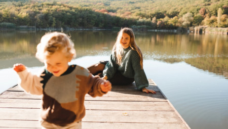 Prema verovanju starih Kineza, u svakom trenutku jedan od pet glavnih elemenata dominira zemljom