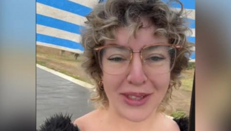 Amerikanka Mia Kerčer koja već neko vreme živi u Srbiji iznenadila se kada joj je žena iz čista mira ponudila njen kišobran kako ne bi pokisla.