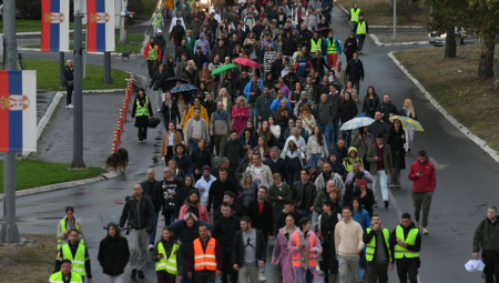 Predsednik Srbije Aleksandara Vučič izjavio je da će se 1. novembra  "dogoditi jedno veliko ništa, kao i svaki put", osim da će biti velikog nasilja koje, kako je rekao, opozicija već najavljuje.
