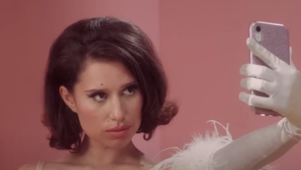 Printscreen/Youtube/RAYE