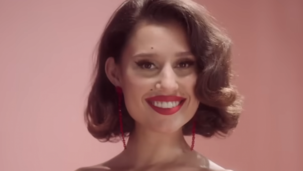 Printscreen/Youtube/RAYE