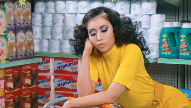 Printscreen/Youtube/KALI UCHIS