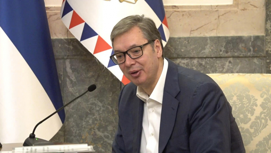 Sastanak predsednika Vučića sa osvajačem zlatne medalje u rvanju Aleksandrom Komarovim