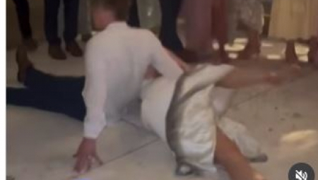 Umesto neprijatne tišine, mlada je odlučila da trenutak pretvori u šou