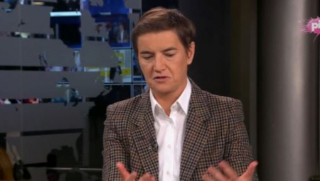 Predsednica Skupštine Srbije Ana Brnabić rekla je nako sednice Skupštine Srbije da je nekoliko poslanika SDP Rasima Ljajića podržalo predlog da se na dnveni red stavi rezolucija o Srebrenici