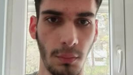 Vojkan Grujić je nestao je nestao 06.10.2025. nakon što je istrčao iz svoje kuće u Beogradu, na Ceraku, navodi se na Fejsbuk stranici Nestali Srbija