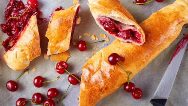 posni burek sa višnjama