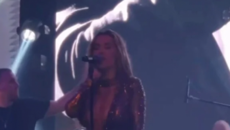 U prepunom klubu izvela njegov čuveni hit