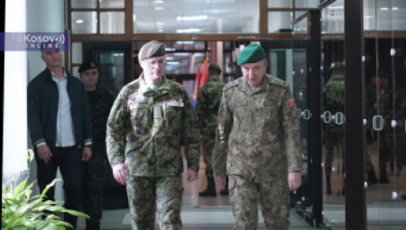 Načelnik Generalštaba Vojske Srbije general Milan Mojsilović razgovarao je danas sa novim komandantom Kfora general-majorom Oružanih snaga Turske Ozkanom Ulutašom, koji je nedavno preuzeo dužnost od italijanskog general-majora Enrika Barduanija.