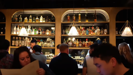 Heandshake Speakeasy zadržao je prvo mesto na listi najboljih barova u Severnoj Americi 2025. godine. Mnogi za ovaj lokal  smatraju da je - najbolji bar na svetu.