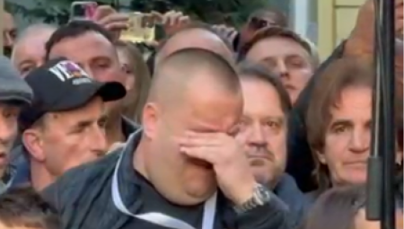 Dino je stigao dosta ranije pre početka, kako bi proverio da li je sve organizovano kako treba