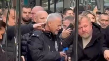 Emiru Hadžihafizbegoviću i pevačici Hanki Paldum pozlilo