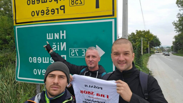 Policajci na hodočašću do Holandara