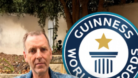 Lorens Votkins s Novog Zelanda je Ginisov rekorder kao čovek sa najvećim brojem ličnih imena na svetu - ima čak  2.253 imena