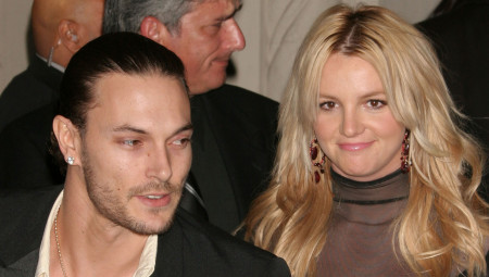 Kako je istakao, prvi alarmni signali u glavi su mu se oglasili kada je Spirs pila alkohol tokom trudnoće dok je bila na lekovima