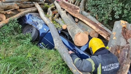 U vozilima je, prema nezvaničnim informacijama, bilo više osoba, a prema prvim podacima svi su prošli bez težih povreda.