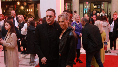 Igor se u jednom trenutku pridružio ocu Draganu Kojiću Kebi na sceni