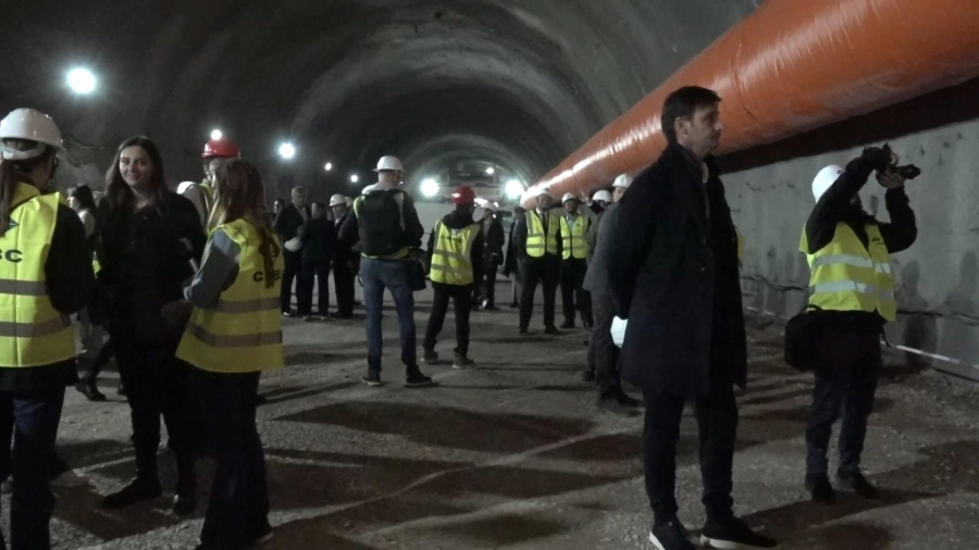 Predsednik Vučić u obilasku radova na tunelu “Iriški venac”