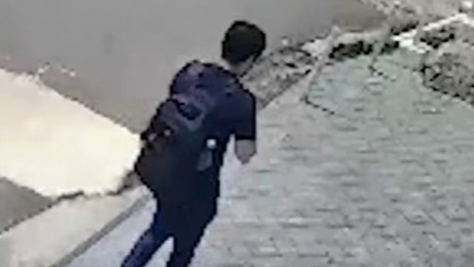 momak propao u zemlju