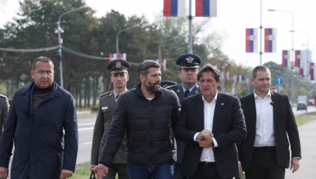 &amp;quot;NAKON VOJNE PARADE SAOBRAĆAJNICE SU PRESVUČENE NOVIM ASFALTOM&amp;quot; Šapić: Troškovi minorni u odnosu na benefite i kakva se poruka šalje (FOTO)
