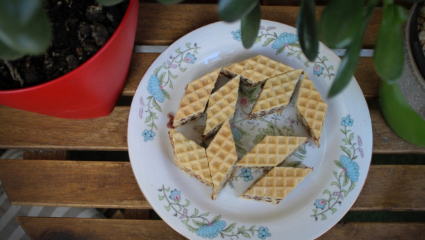 oblande sa džemom i orasima