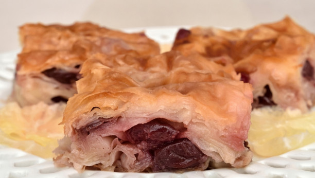baklava sa višnjama