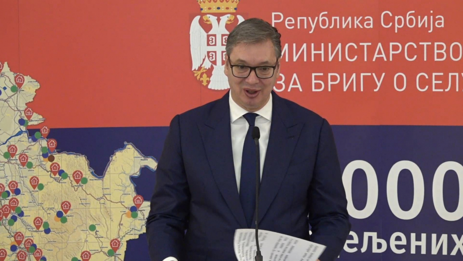 Predsednik Vučić na ceremoniji dodeljivanja ugovora za 4000. seosku kuću sa okućnicom