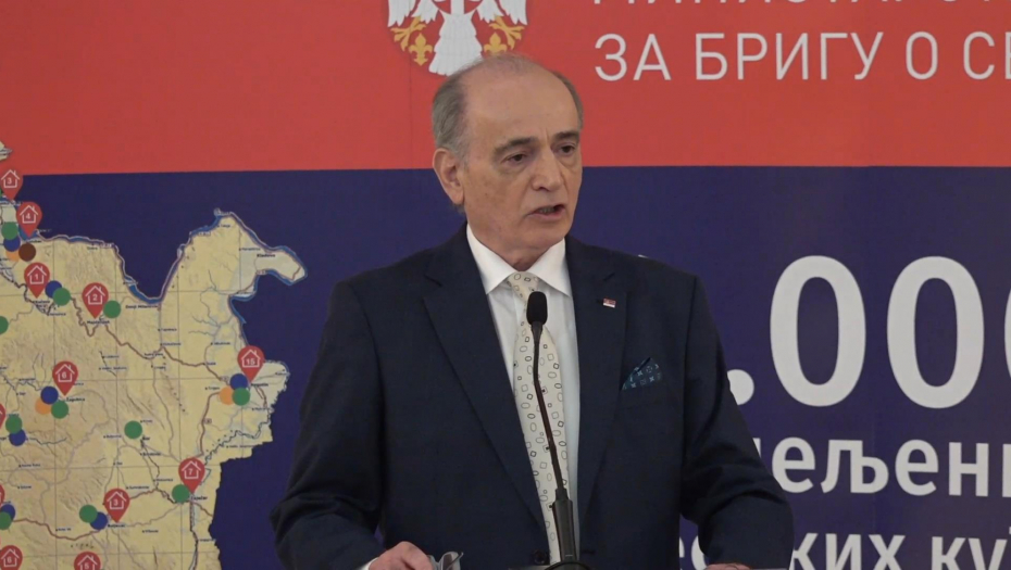 Predsednik Vučić na ceremoniji dodeljivanja ugovora za 4000. seosku kuću sa okućnicom