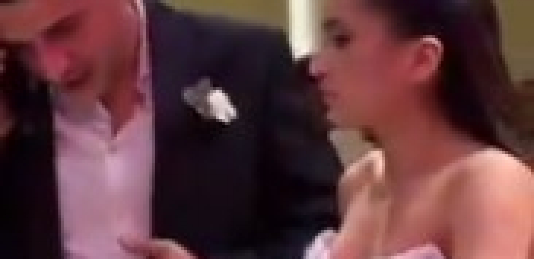 mladoženja telefonira