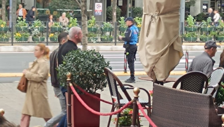 Miša Bačulov, jedan od vođa blokadera, viđen je danas u Beogradu, u blizini Skupštine Srbije, prenose mediji.