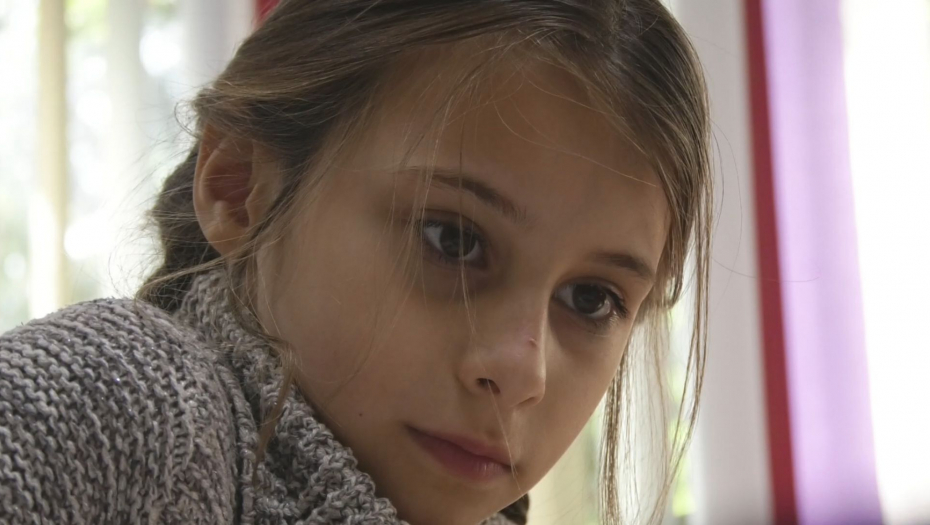 Eldina je jedina učenica u seoskoj školi