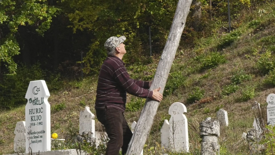 Eldina je jedina učenica u seoskoj školi