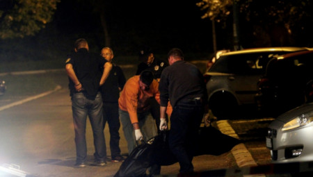 Motiv za ubistvo Popovića policija je tražila u njegovim kontaktima, imajući u vidu da je Popović bio blizak beogradskom ogranku „škaljarskog klana“ i sumnjalo se da je odrađivao neke ilegalne poslove za njih