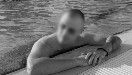 Stefan Karalić je rođen u Austriji, gde mu otac vodi transportnu firmu. Međutim, prema rečima porodice, svoj život je pronašao u Modriči, gradu koji je voleo i iz kojeg nije želeo da ode