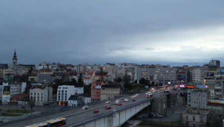 Dete uzrasta između 4 i 5 godina koje je tražeći roditelje lutalo ispod Brankovog mosta, spaslo je Obezbeđenje Beograda.