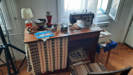 Nekada obavezan u gotovo svakom domaćinstvu širom Jugoslavije, TV stabilizator bio je mnogo više od teške, metalne i zujave kutije.