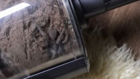 "Histerično sam plakala sat vremena, a nisam noćima spavala u sobi", otkrila je isprepadana žena