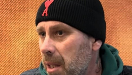 U trenucima kada život stavi nekoga pred zid, ponekad je dovoljna samo jedna ispružena ruka da promeni sve