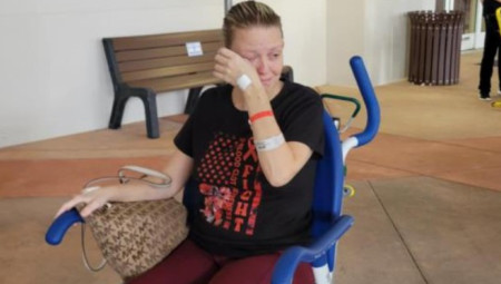 Na konferenciji za medije održanoj 22. oktobra u bolnici Memorial Hospital West u Pembruk Pajnzu, lekari, porodica i dva terapeutska psa, Skranči i Hani Krisp, okupili su se kako bi proslavili čudesan oporavak Prisil Timons (39)