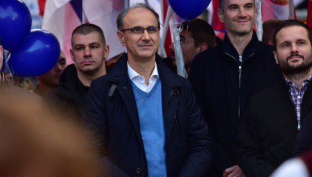 Predsednik Vlade Srbije, Đuro Macut, istakao je u Požarevcu da su skupovi „Građani protiv blokada“ narodni i spontani, bez partijske pozadine, i da građani slobodno izražavaju svoje mišljenje i podržavaju nastavak obrazovanja i normalan život.