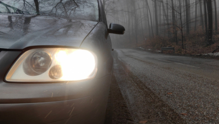 Kako se dan skraćuje, vozačima se savetuje da pregledaju svoje farove i zamene sve neispravne sijalice