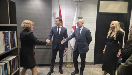 SINIŠA MALI DOČEKUJE GOSTE SNS obeležava stranačku slavu, Svetu Petku