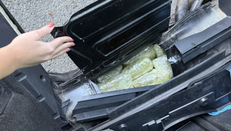 Pripadnici Ministarstva unutrašnjih poslova u Sokobanji, po nalogu Višeg javnog tužilaštva u Nišu, uhapsili su M. M. (43) iz okoline Sokobanje, zbog  sumnje da je izvršio krivično delo neovlašćena proizvodnja i stavljanje u promet opojnih droga.