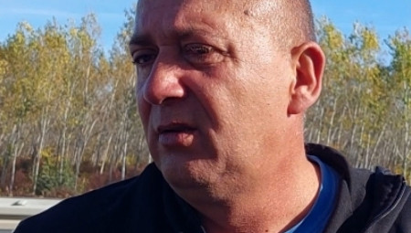 - Da li su izgubili kontrolu, ne znam. Oni su bili na takmičenju u Azerbejdžanu. Od Bakua do Budimpešte su došli avionom, od Budimpešte su išli kombijem za Srbiju, za Beograd. I onda se desilo ovo. Jedan mladi život je izgubljen. Sin što je u povređen je u bolnici - rekao je Slaviša otac nastradalog džudiste