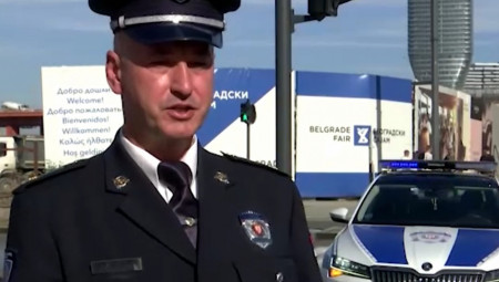 Mladi džudista Lazar P. (16) nastradao je jutros u stravičnoj saobraćajnoj nesreći na auto-putu Novi Sad-Beograd, kada je kombi koji je prevozio mlade sportiste iz Budimpešte za Beograd nakon velikog takmičenja u Azerbejdžanu, sleteo s puta i probio zaštitnu ogradu.