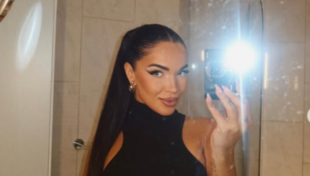 Zavodljivo je pozirala na ležaljci, dodatno istakavši svoje atribute