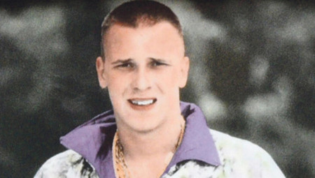 Za njegovo ubistvo niko nije odgovarao, a 2017. godine slučaj je proglašen zastarelim. Dosije o zločinu koji je označio početak krvave serije likvidacija na beogradskom asfaltu uništen je, ali sećanje na klinca - kog svi pamte po trenerci, patikama i zlatnoj kajli, ali i lakom ulasku u obračune ne jenjava