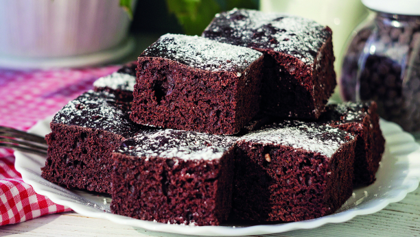 crni kolač sa jogurtom