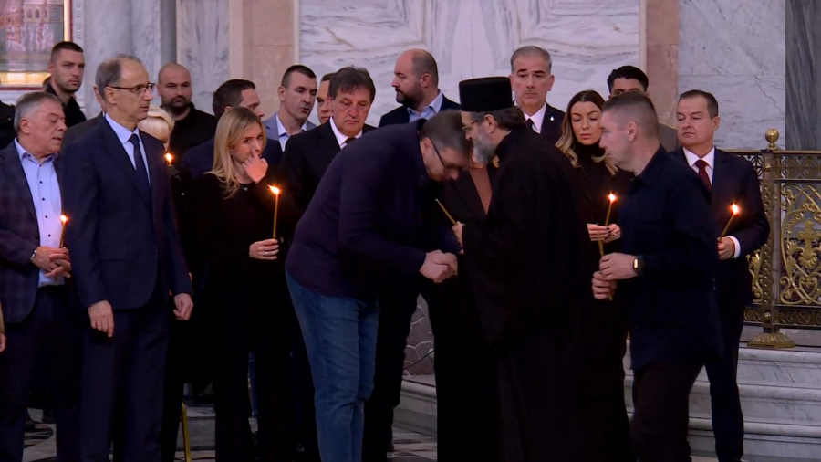 Predsednik Vučić u Hramu Svetog Save prisustvuje parastosu stradalima u padu nadstrešnice u NS